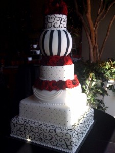 Look at this cake {WOW}...